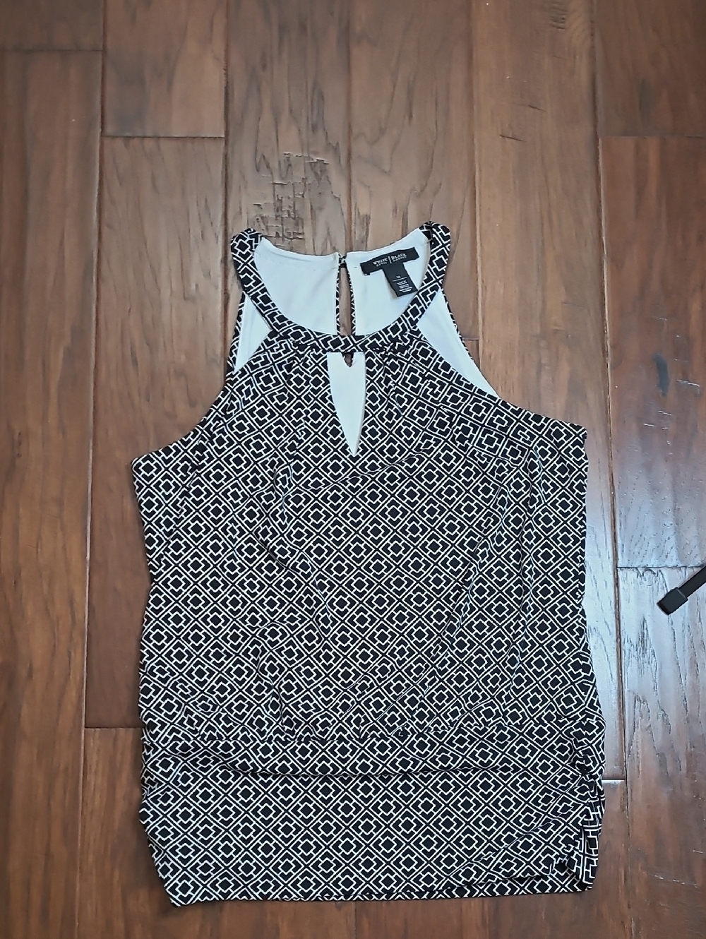 White House Black Market Halter Style Top with Ruched Sides & Keyhole Neck (M)